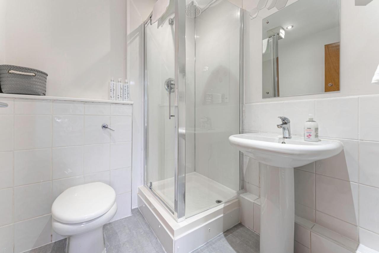 קובנטרי Jkg Property Solutions Presents Cosy City Apartment מראה חיצוני תמונה