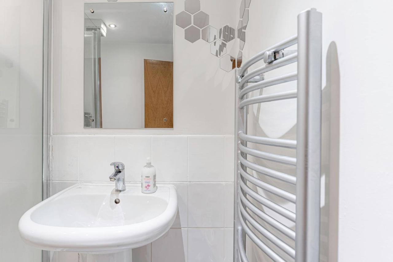 קובנטרי Jkg Property Solutions Presents Cosy City Apartment מראה חיצוני תמונה